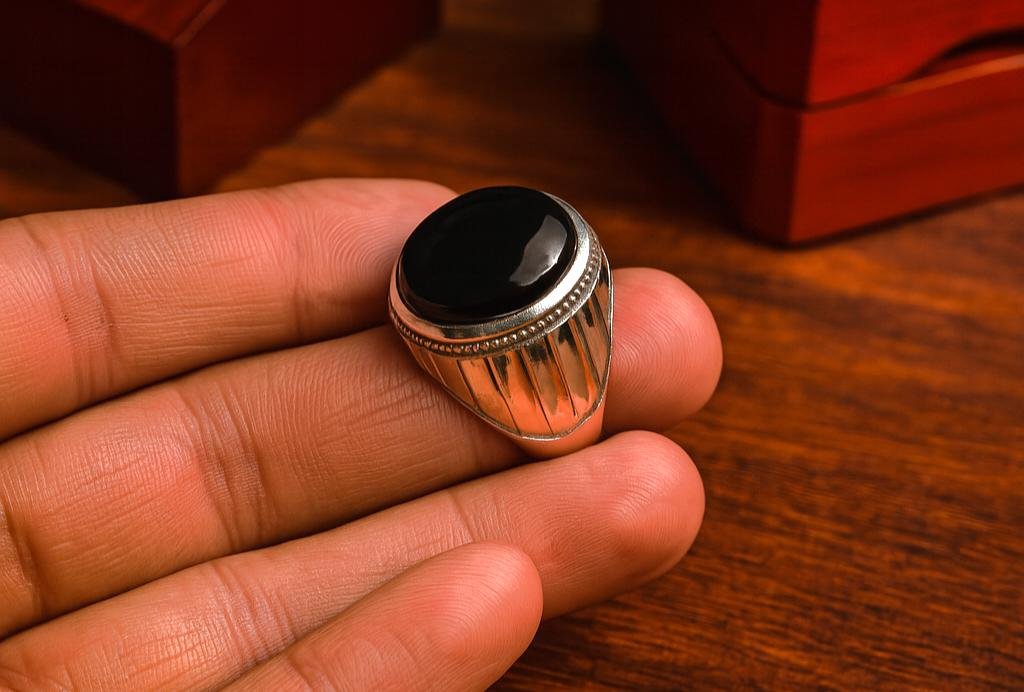 Handmade Black Yemeni Aqeeq Ring: Sterling Silver Islamic Agate - Image 2