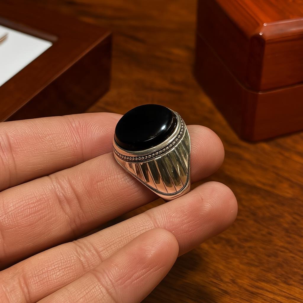 Handmade Black Yemeni Aqeeq Ring: Sterling Silver Islamic Agate - Image 4