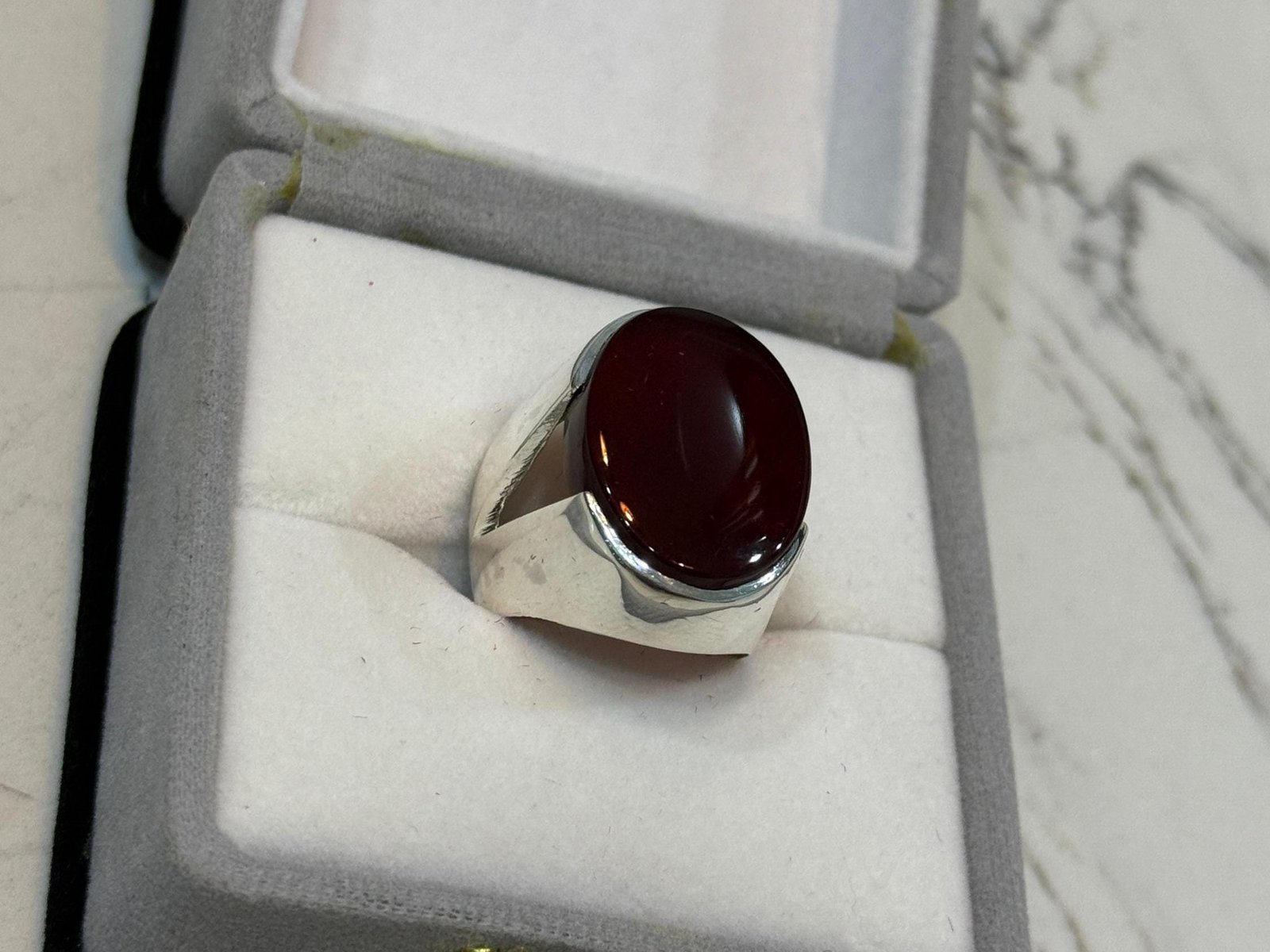 Red Yemeni Aqeeq Ring for Men: Handmade 925 Sterling Silver - Image 5