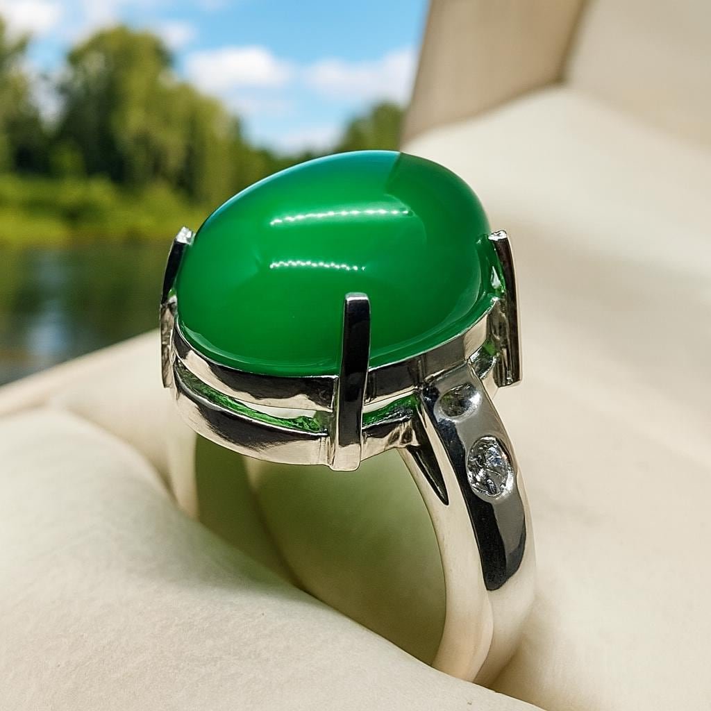 Yemeni Green Agate Ring: Handmade 925 Sterling Silver Sabz Aqeeq