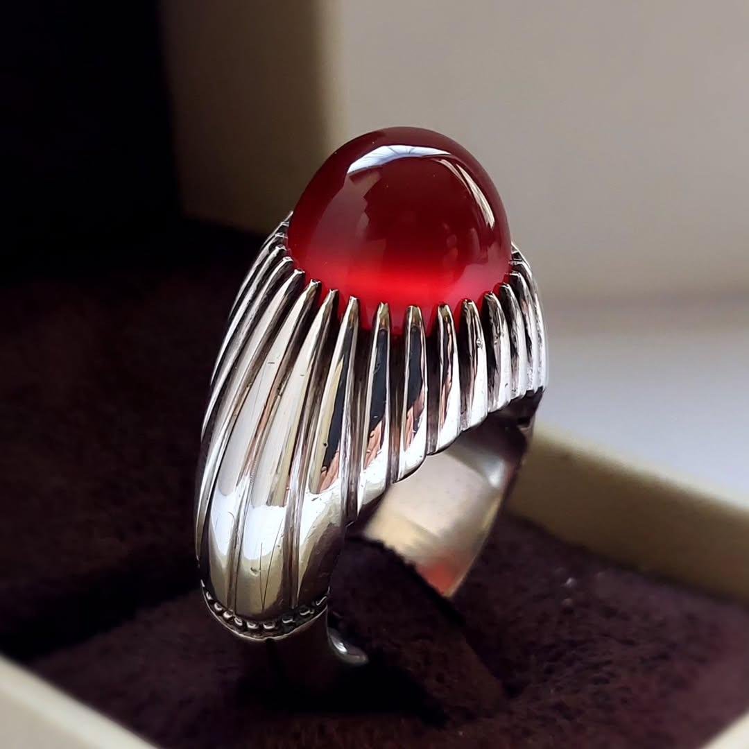 Red Agate Silver Ring: Handmade Unisex Statement Jewelry - Image 2