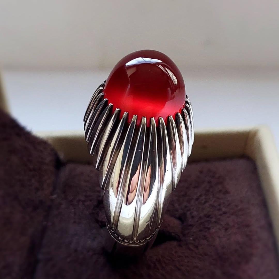 Red Agate Silver Ring: Handmade Unisex Statement Jewelry - Image 4