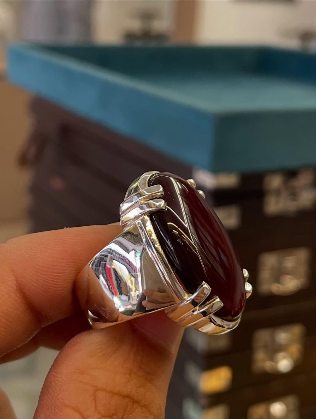 Red Maroon Aqeeq Stone Men Silver Statement Band Handmade Natural Gem - Image 2