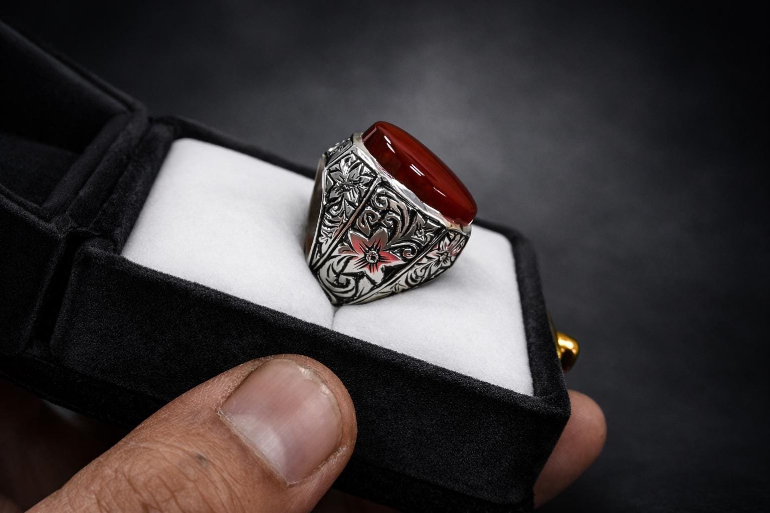 Men's Yemeni Agate Ring: Red Agate Sterling Silver 925 Handmade Band - Image 4